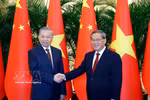 越共中央总书记、国家主席苏林会见中国国务院总理李强。图自越通社