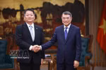 越南政府总理黎明兴与日本山梨县知事长崎幸太郎。图自越通社