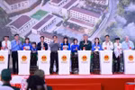 范明政总理出席72所陆地边境乡九年一贯制寄宿学校开工仪式。图自越通社