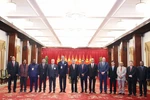 苏林同与会代表合影。图自越通社
