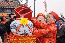 迎水祭鱼仪式——南定省陈祠庙会的重要礼仪