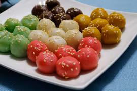五色汤圆为越南传统寒食节增添色彩 