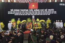 原越共中央总书记杜梅吊唁仪式隆重举行