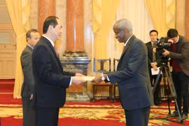 国家主席陈大光接受六国新任驻越大使递交国书