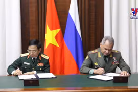越俄两国防长举行会谈 双方签署多项重要合作文件