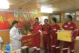 在钻井平台和石油工程上提前过春节