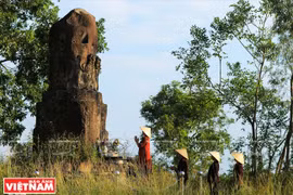 大览神光寺神秘的石柱（组图）