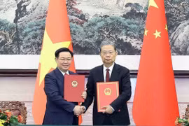 越南国会主席王廷惠与全国人大常委会委员长赵乐际举行会谈