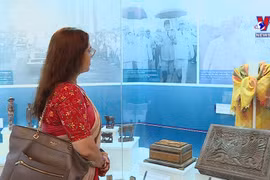 1945至1969年胡志明主席受赠礼物专题展