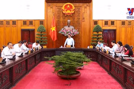越南政府总理范明政主持召开经济复苏发展会议
