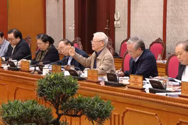 阮富仲：认真吸取意见 完善越共十三大文件草案