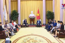 越南国家主席阮春福会见澳大利亚外长黄英贤