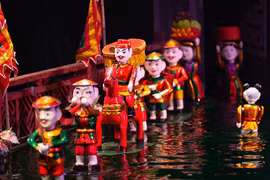 组图：保护与弘扬越南传统水上木偶戏文化价值