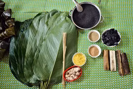 组图：越南岱依族同胞美食之精髓——黑色粽子