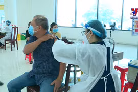 越南加快对18岁以上人员第三针接种进度