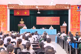 阮春福在胡志明市开展选民接待活动
