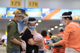 组图：越南将旅居俄罗斯越南公民接回国