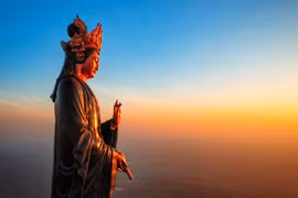 组图：坐落在西宁省黑婆山峰上的亚洲最高佛铜像