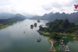 通奈旅游区 - 和平省 ‘陆地上的下龙湾’