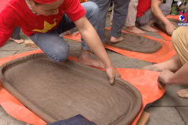 海阳省2023年摔泥泡节热闹举行