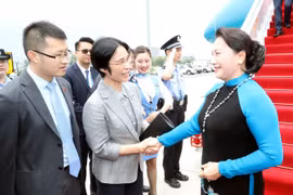 越南国会主席阮氏金银抵达江苏 开始对中国进行正式访问（组图）