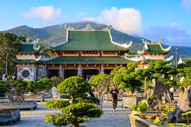 组图：灵应寺——岘港市雄伟壮观的信仰旅游景点