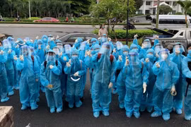 组图：胡志明市诸多医科大学生奔赴防疫第一线