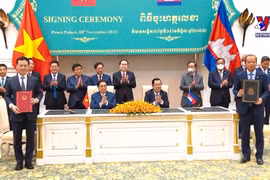 越南政府总理范明政对柬埔寨进行访问