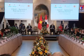 阮春福主席与瑞士总统共同主持越瑞企业家论坛