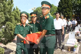 越南烈士遗骸安葬仪式（图片来源：越通社）