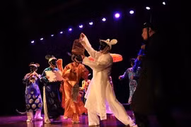 越南国家剧院表演的《老鼠嫁女》儿童戏曲（图片来源：越南国家剧院网址）