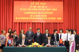 双方签署会议纪要（图片来源：越通社）