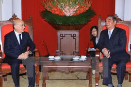 黎鸿英书记与穆巴里兹•古尔班雷副书记（图片来源：越通社）