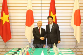 越共中央总书记阮富仲与日本首先安培普三举行会谈（图片来源：越通社）