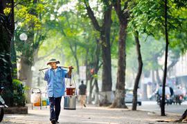 白糖水豆腐花担子(来源：越南人民报）