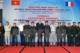 ​与会代表合影（图片来源：越通社）