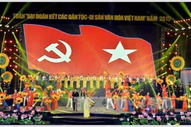 2015年各民族大团结—越南文化遗产周开幕式中文艺节目（图片来源：越通社）