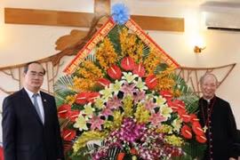 越共中央政治局委员、越南祖国阵线中央委员会主席阮善仁（左）（图片来源于网络）