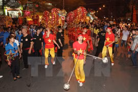 2015年河内古街中秋节开幕式场景（图片来源：越通社）