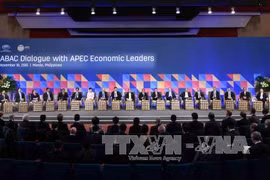 ​APEC领导人与ABAC成员企业的对话会。