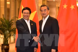 越南政府副总理兼外交部长范平明​与中国外交部长王毅 （图片来源：越通社）