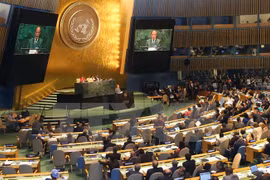 越南国会主席阮生雄在大会上发表演讲（图片来源：越通社）