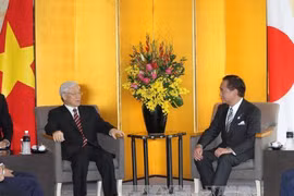 越共中央总书记阮富仲和神奈川县知事黑岩祐治（图片来源：越通社）