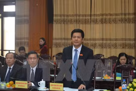 太平省人民委员会主席阮鸿延在会上发表讲话（图片来源：越通社）