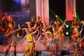 2015年清化国家旅游年闭幕式中的文艺表演节目（图片来源：越通社）