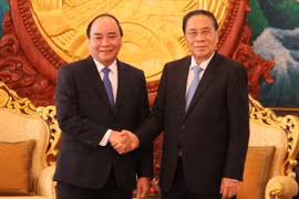 越南政府副总理阮春福礼节性拜会了老挝人民革命党中央总书记、国家主席朱马里（图片来源：越通社）