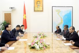 越南政府副总理​黄忠海会见印尼乡村、欠发展地区及移民部长马尔蔓·伽法尔（图片来源：越通社）