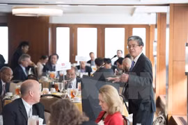 越南驻美国大使范光荣在会议上发表讲话