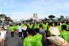 2015年岘港国际马拉松赛场景（图片来源：越南《人民报》）