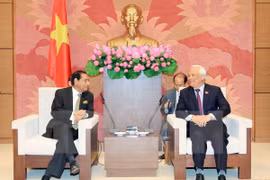 越南国会副主席汪周刘与阿舍克·拉赫曼主席（图片来源：越通社）